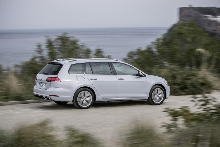  Volkswagen Golf TSI Variant 2017 года  (WW) (фото 2 из 31)